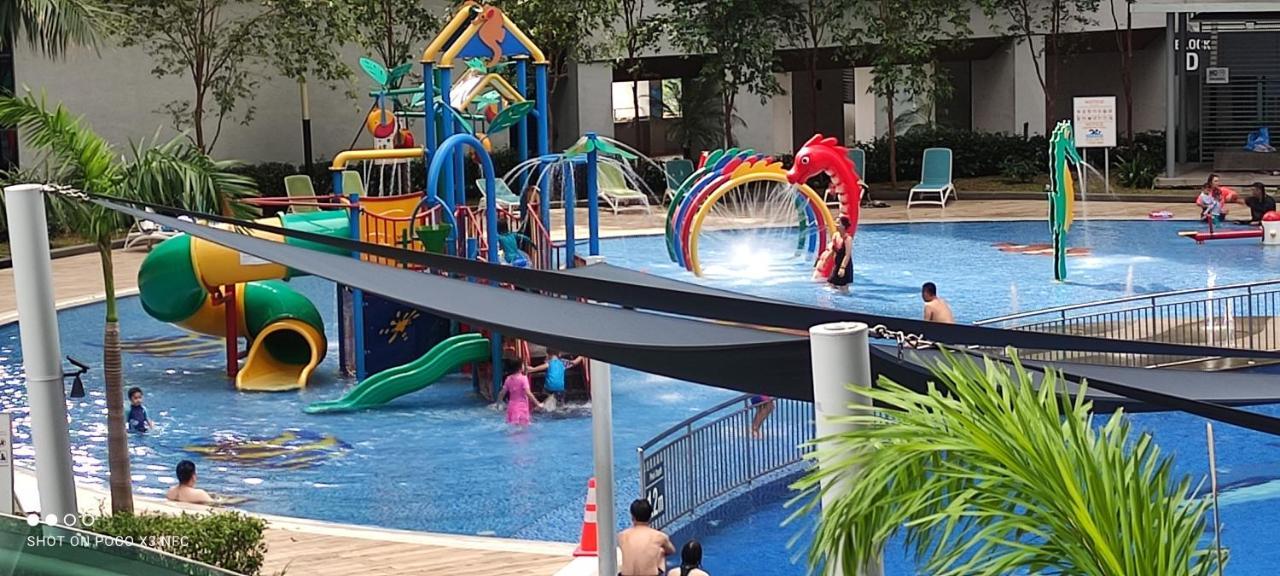 Atlantis Homestay Pool View 1210 ملقا المظهر الخارجي الصورة